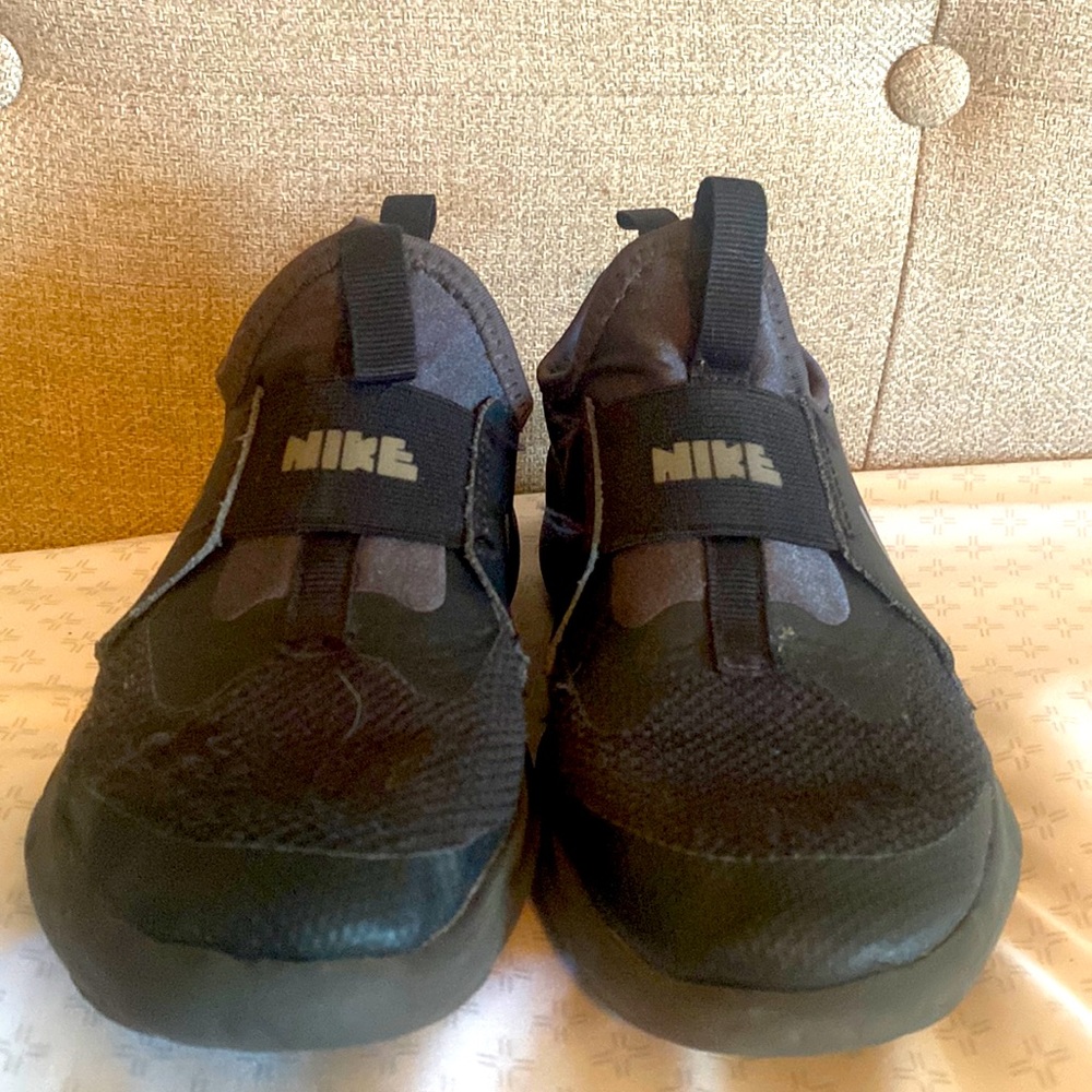 Nike toddle shoes